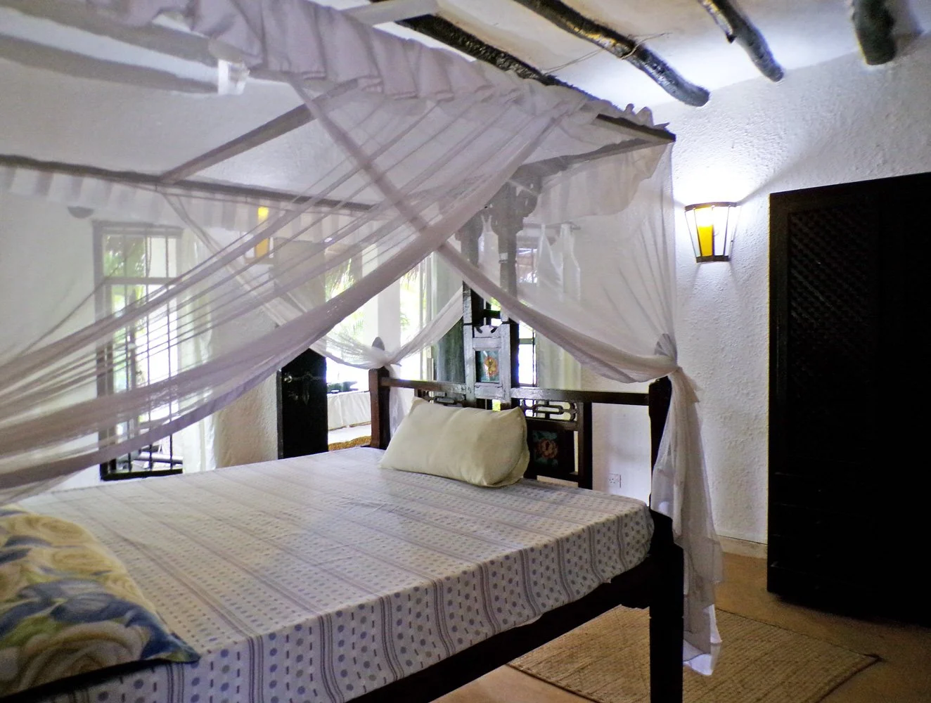MH04-bed5.jpg