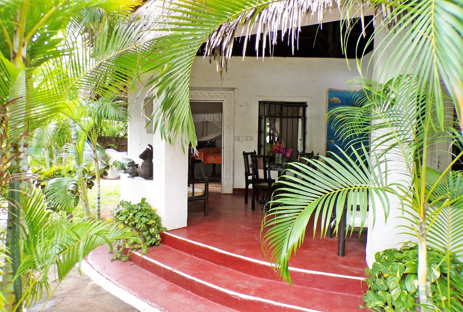 MH04-entrance.jpg