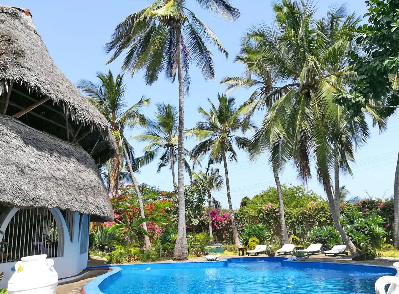MH04-pool-and-house.jpg