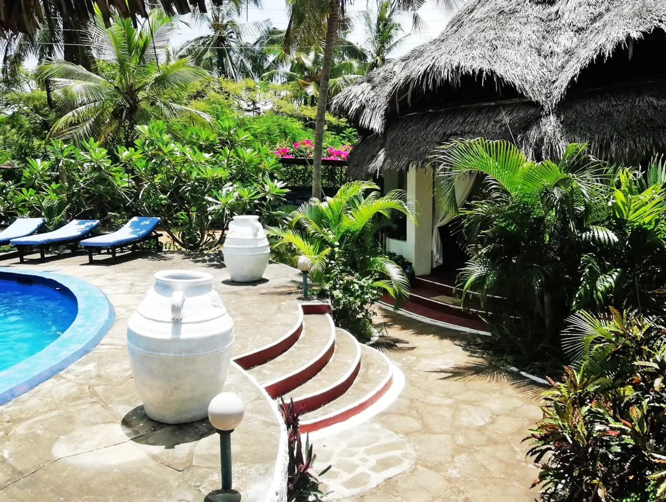 MH04-pool-house.jpg