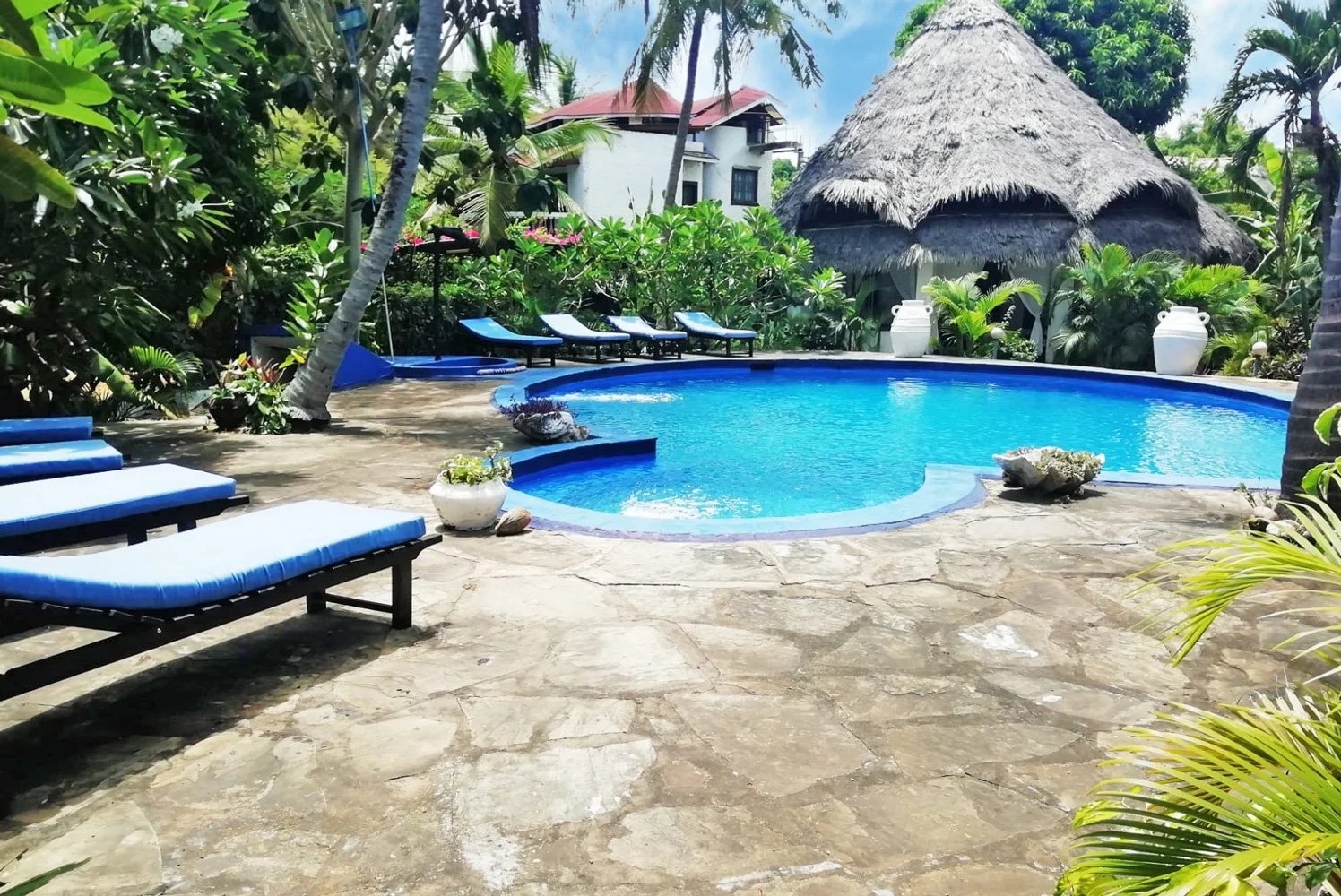MH04-pool3.jpg