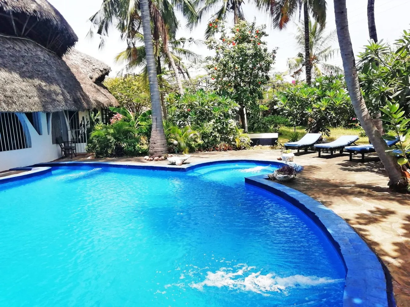 MH04-pool4.jpg