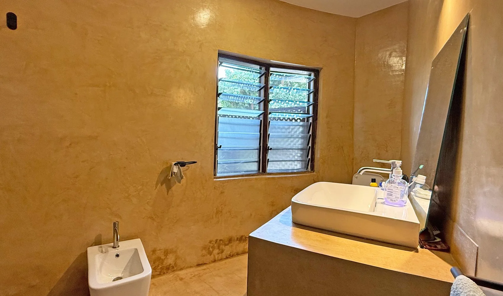 VRH03-bath3.jpg