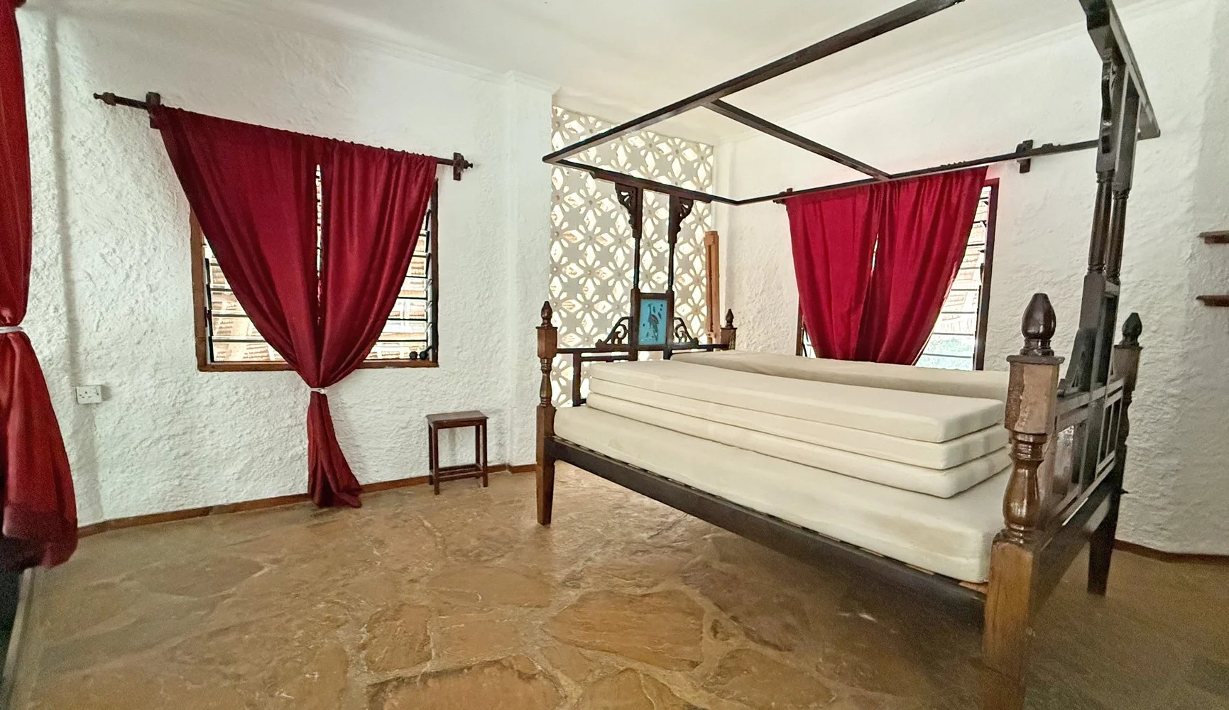 VRH03-mezz-bed.jpg