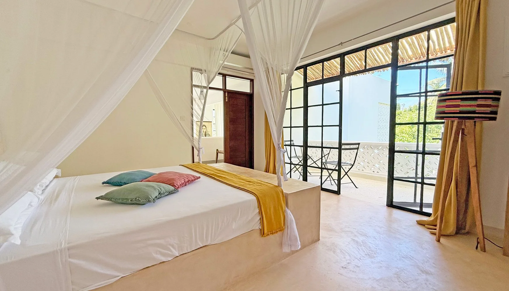 MFDJ04-bed2a.jpg