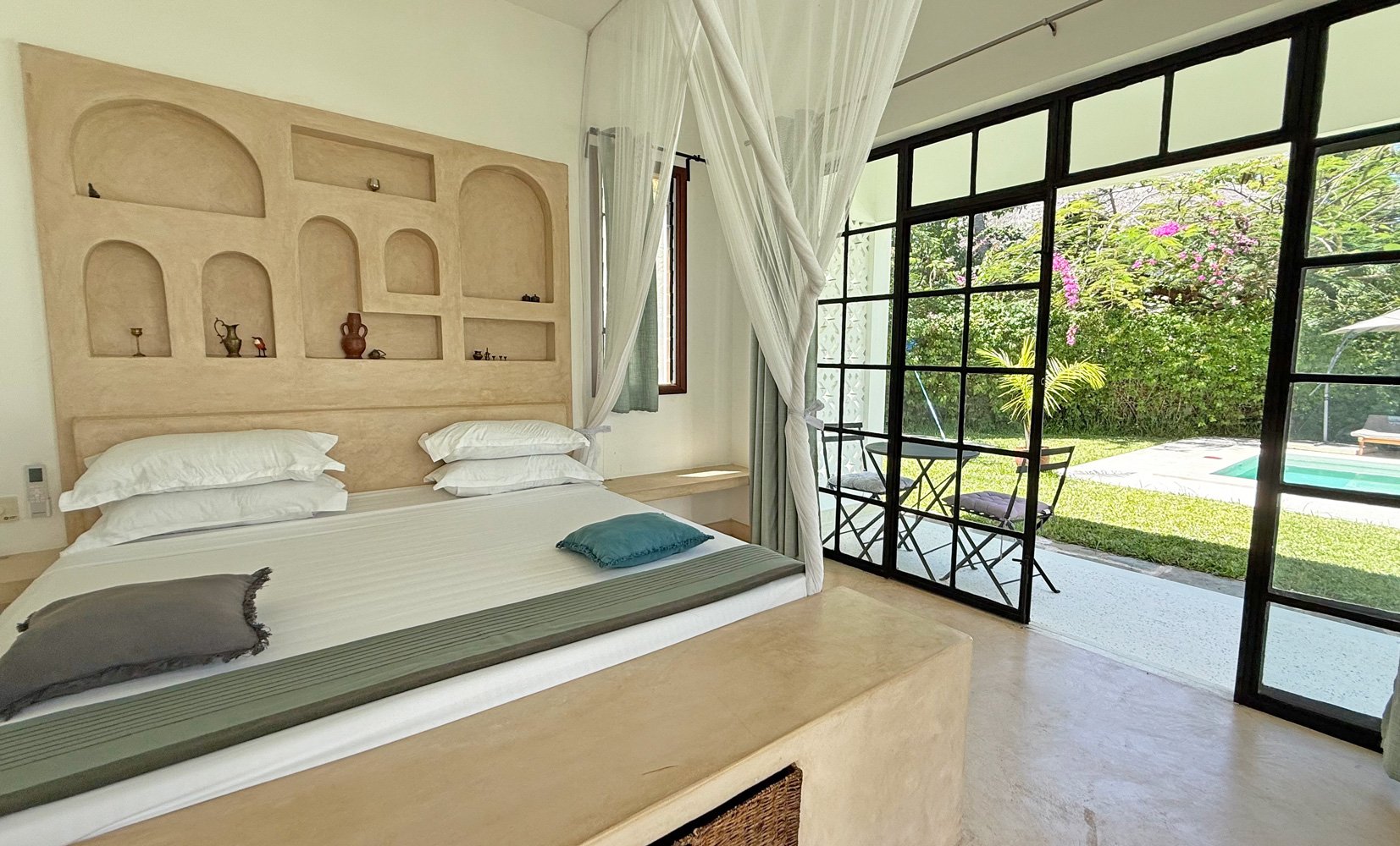 MFDJ04-bed3a.jpg