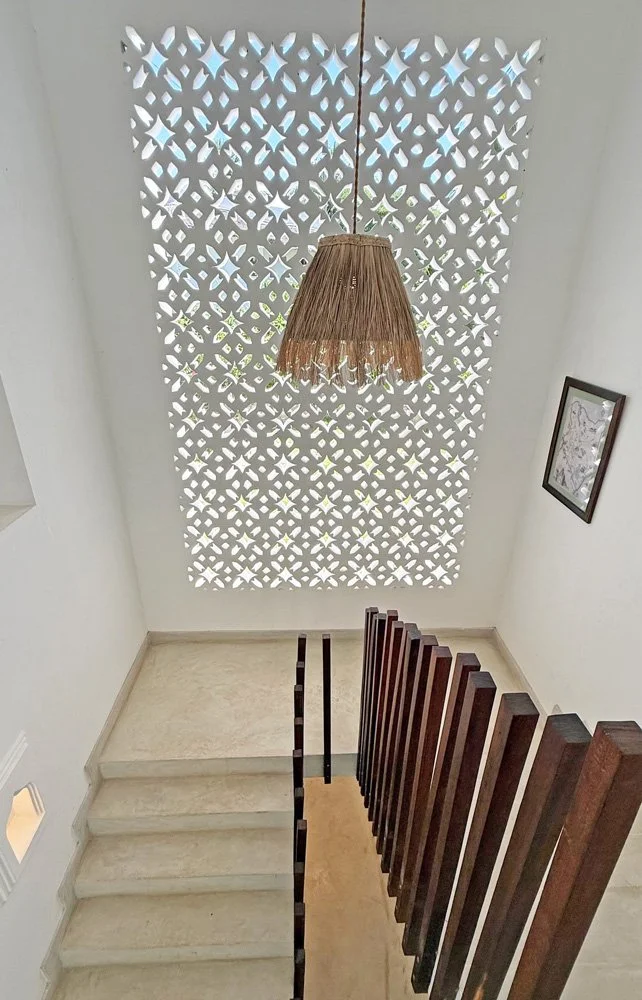 MFDJ04-stairs.jpg
