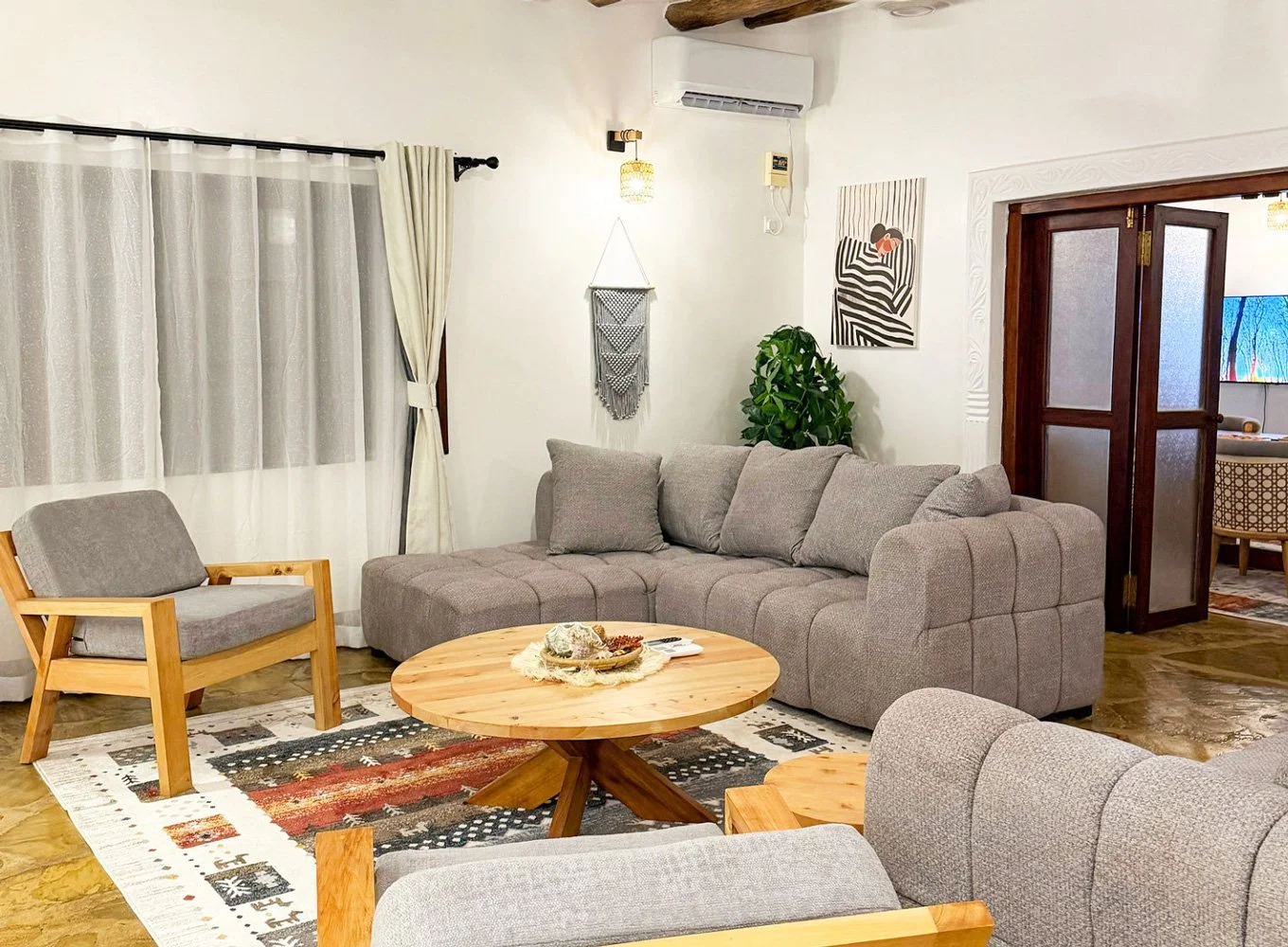 DH-tv-sofa.jpg