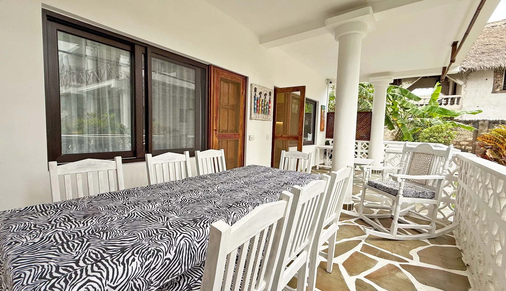 VAA02-dining-terrace.jpg
