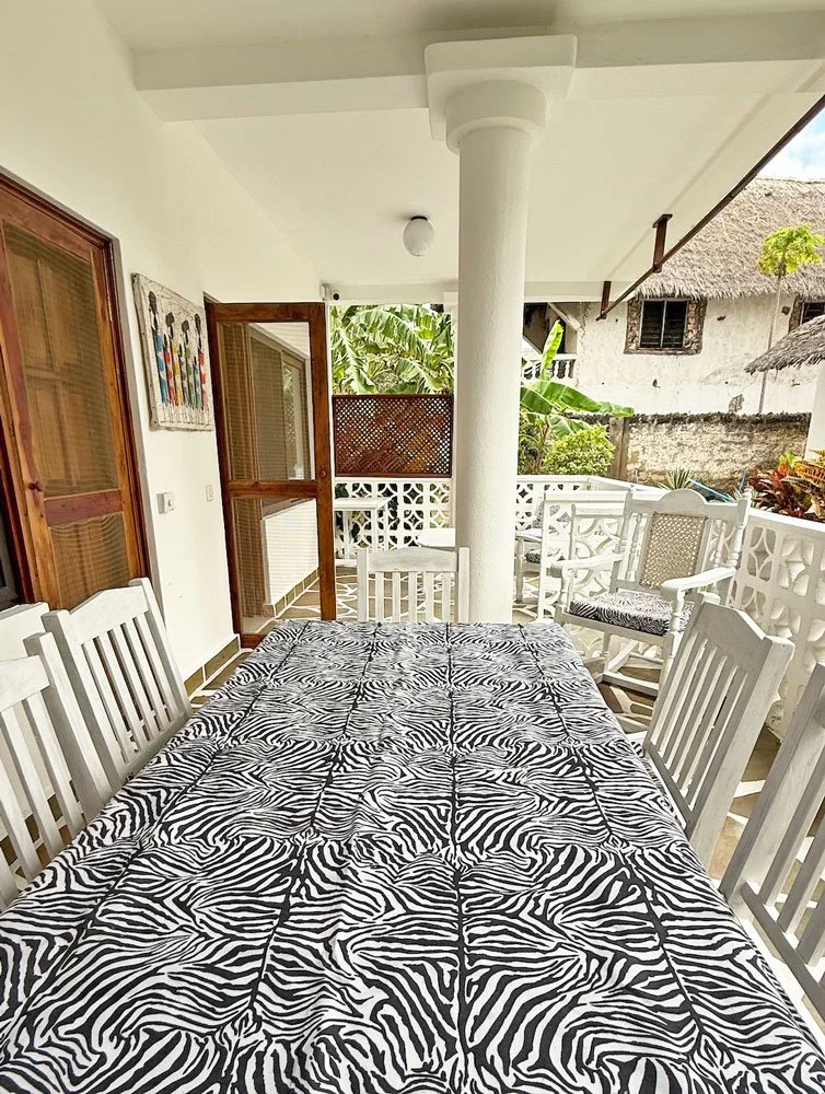 VAA02-dining.jpg