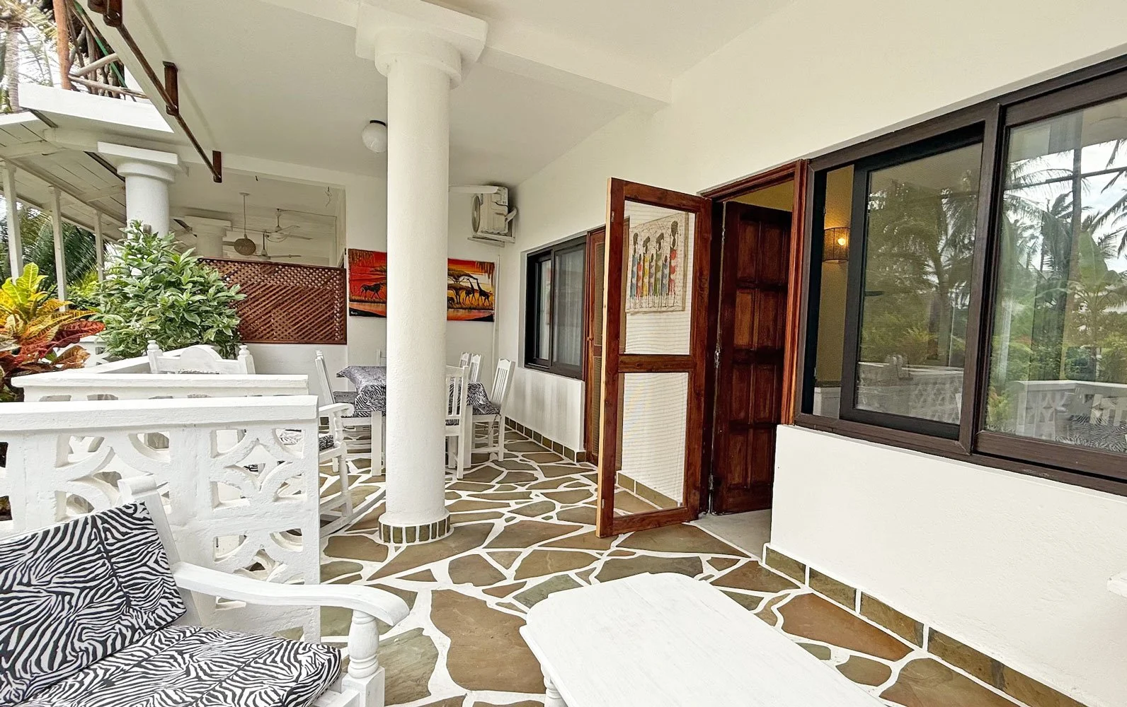VAA02-terrace-in.jpg