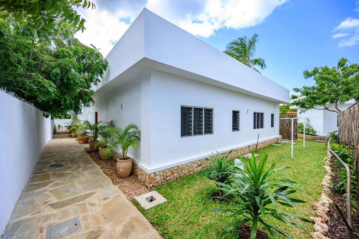 RE02-back-garden.jpg