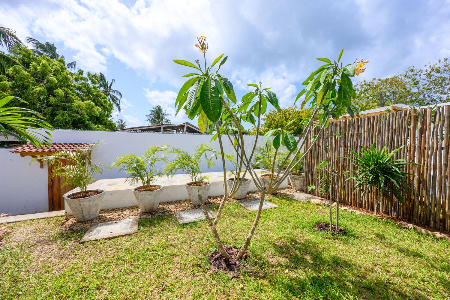 RE02-garden.jpg