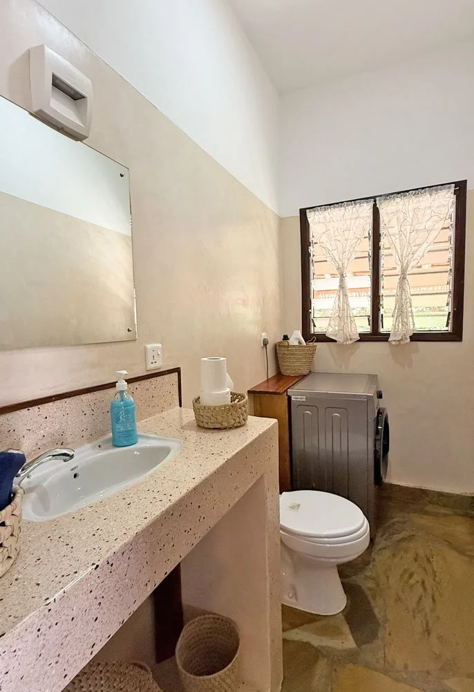 VBP04-bath1a.jpg
