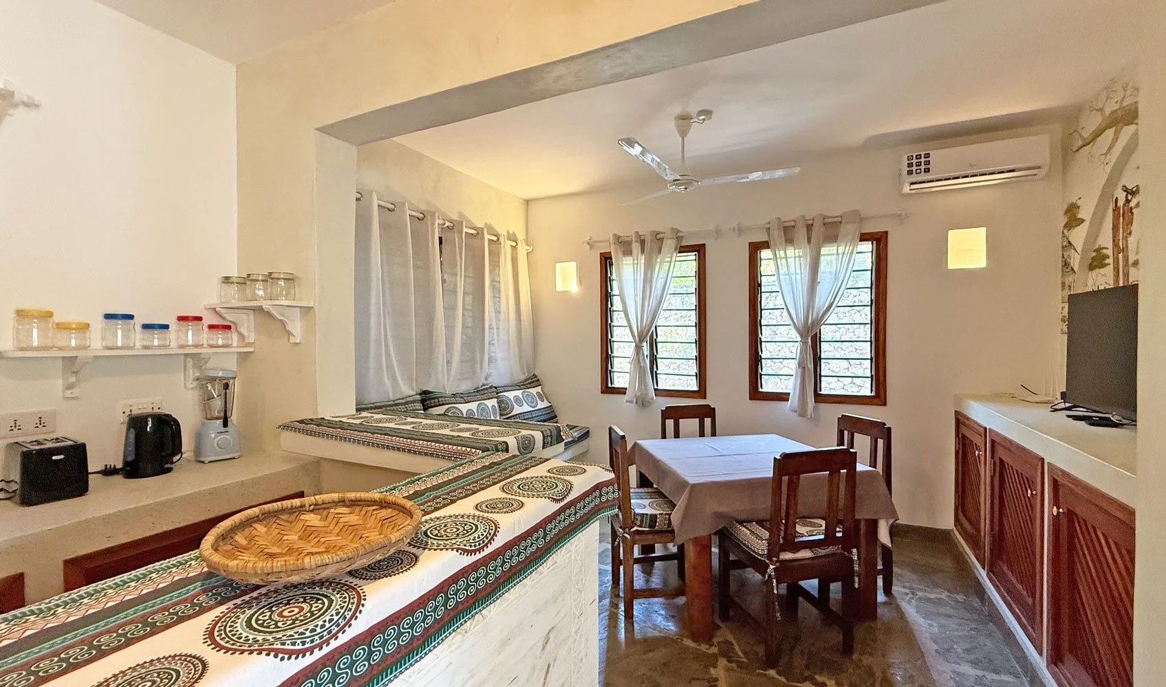 VBP04-cott-kitchen-dining.jpg