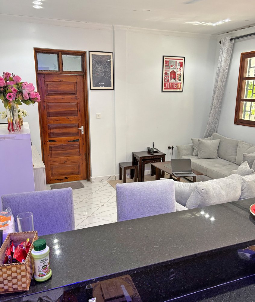 MALR02-kitchen-out.jpg