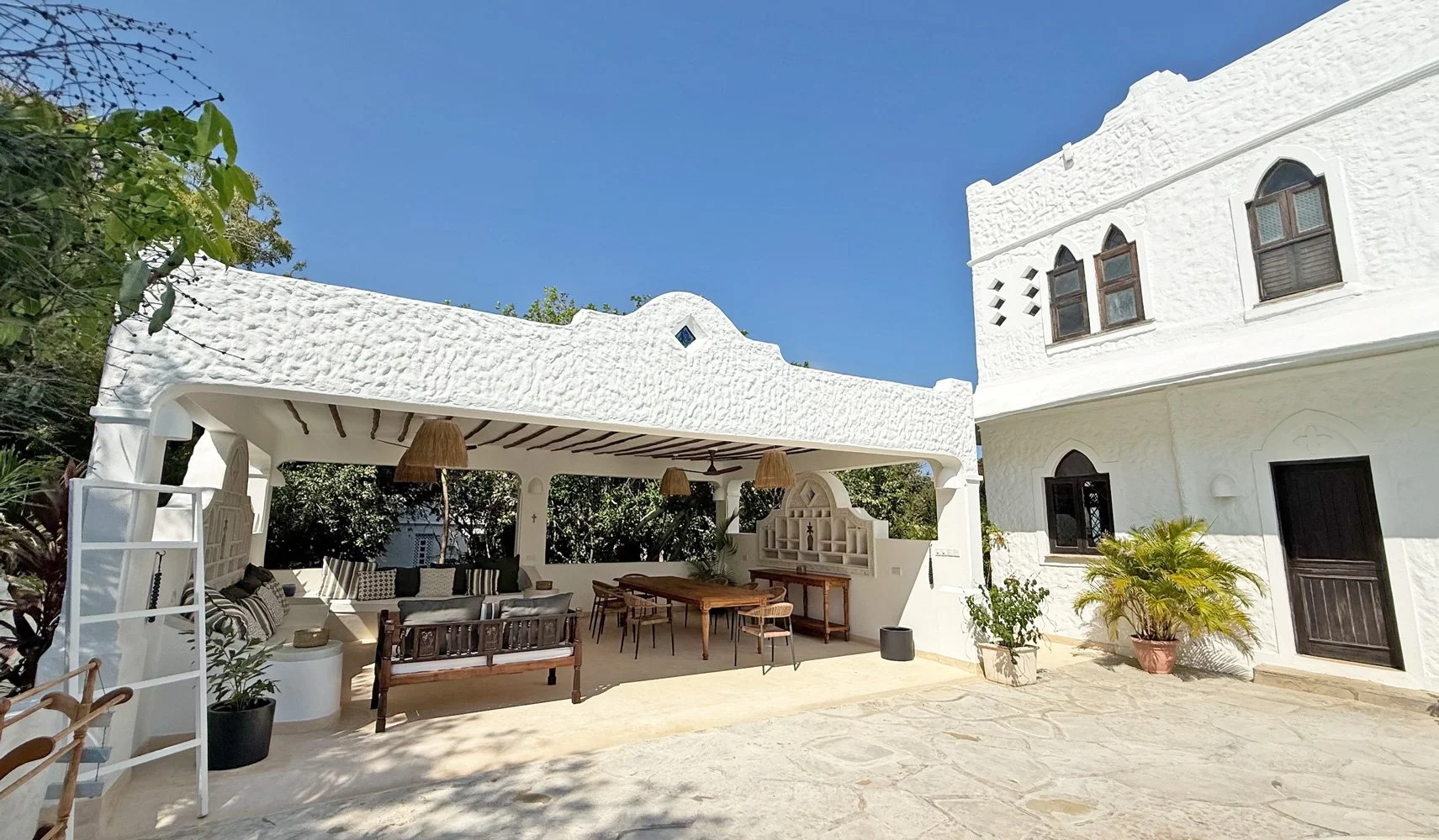 Buru-Poolhouse.jpg