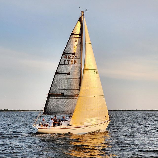 S/V Chanson looking sharp last night #sbccracing #sbccsail #southbaycruisingclub #greatsouthbay #sailgreatsouthbay #longislandsailing #sailgrammers #cruisingoutpost