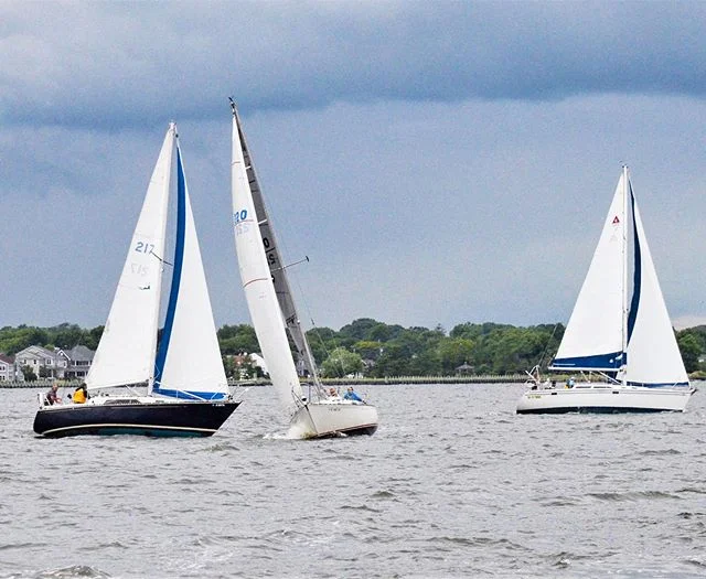 In a racing mood... tons of racing left in the season see the schedule at www.sbccracing.org #sbccracing #sbccsail #southbaycruisingclub #greatsouthbay #sailgreatsouthbay #longislandsailing #sailgrammers #cruisingoutpost