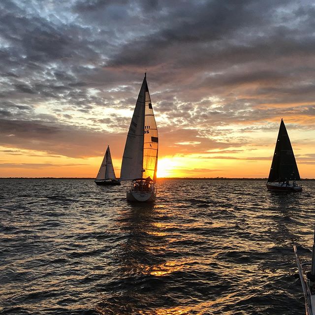 Racing in Bay Shore last night #sbccracing #sbccsail #southbaycruisingclub #greatsouthbay #sailgreatsouthbay #longislandsailing #sailgrammers #cruisingoutpost
