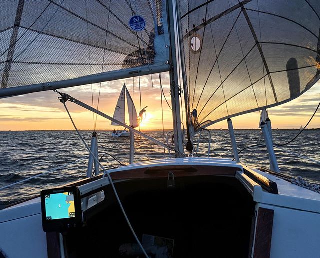 Amazing onboard shot by @bobbyboatyard while holding the tiller from Tuesday nights race, still a bunch of races left, don’t miss any more races like this! www.sbccracing.com to sign up to crew or race #sbccracing #sbccsail #southbaycruisingclub #greatsouthbay #sailgreatsouthbay #longislandsailing #sailgrammers #cruisingoutpost