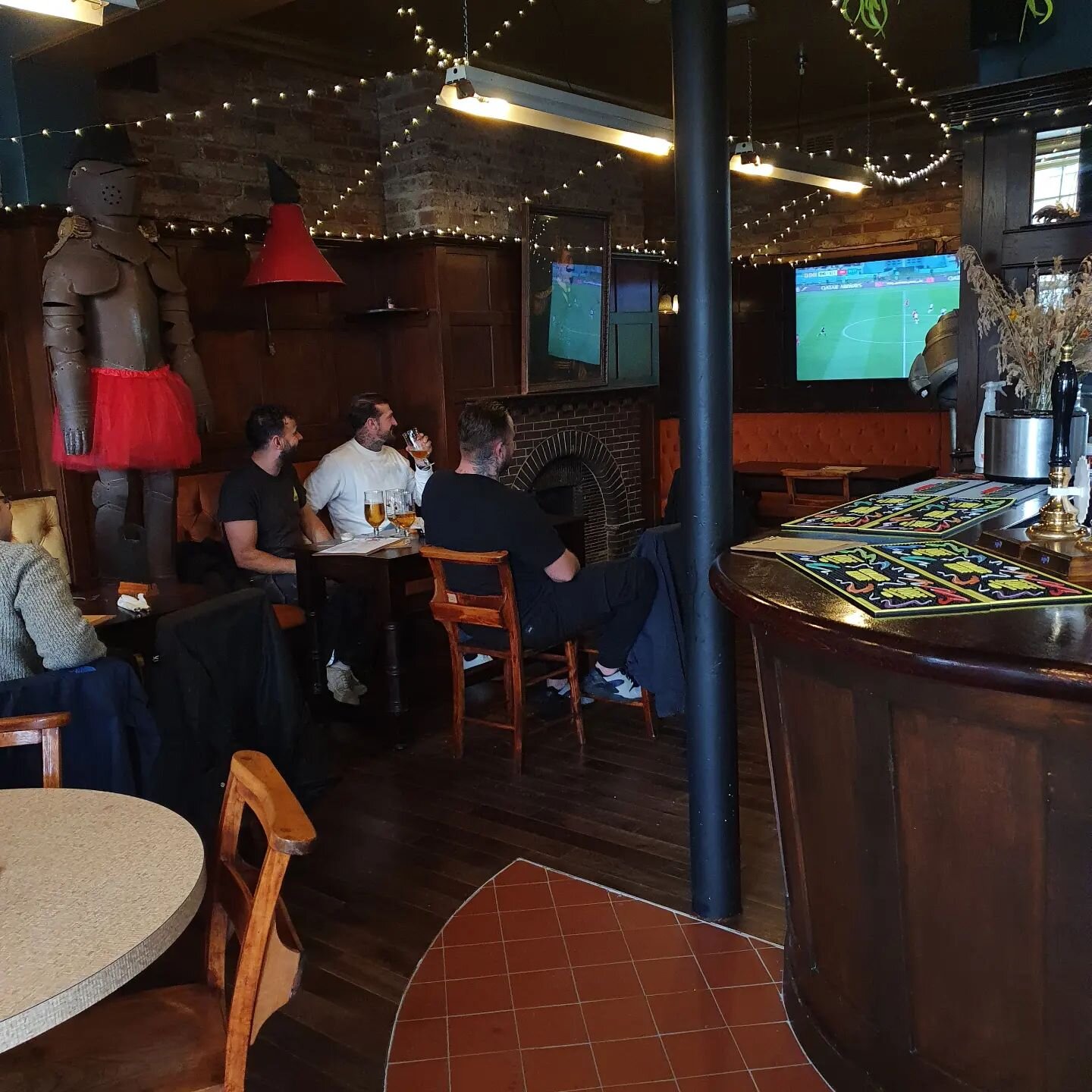 What a great turnout for England's first game 🏴󠁧󠁢󠁥󠁮󠁧󠁿 

There's nothing better than watching the footy on the big screen with a pint and a @moyosburgersbrighton

So come along for Friday's game!