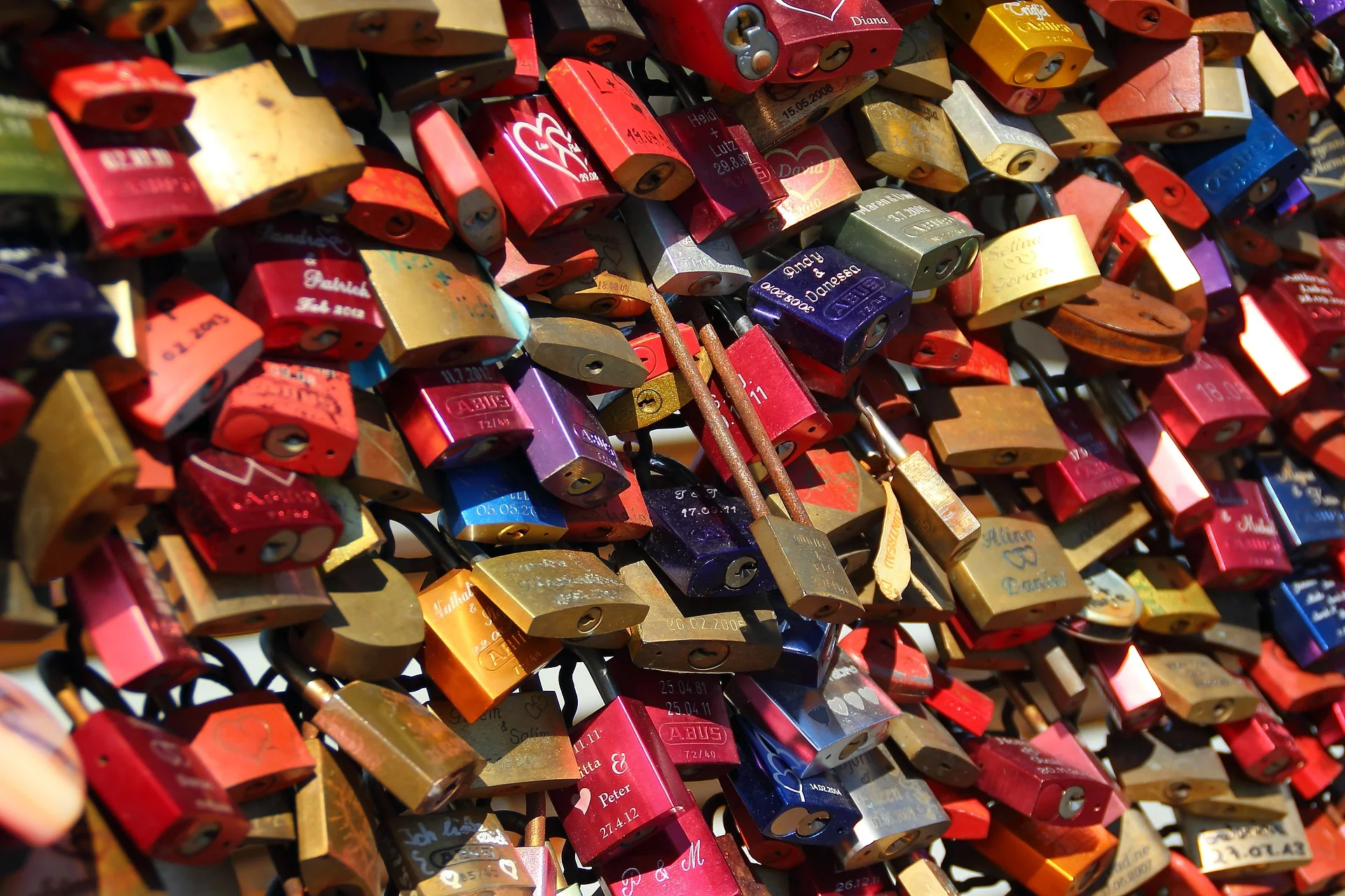 padlocks-337569_1920.jpg