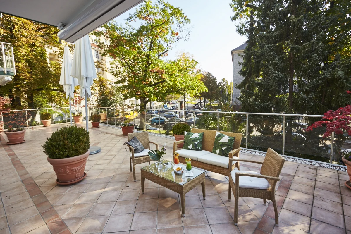 Terrace-0823.jpg