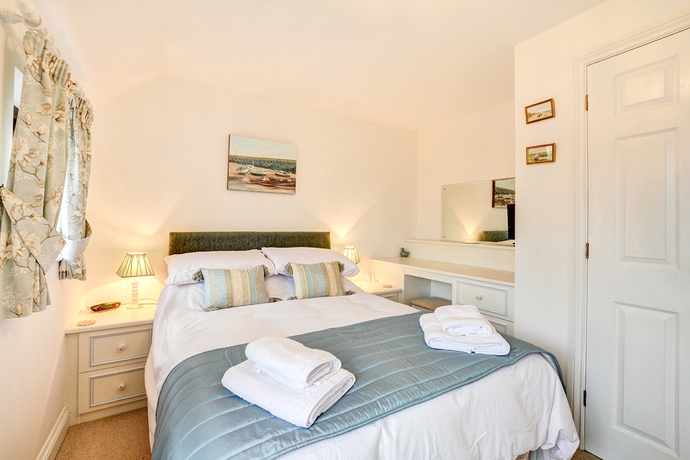 Ship Shape cosy holiday cottage in seaside harbour of Padstow double bedroom 02.jpg