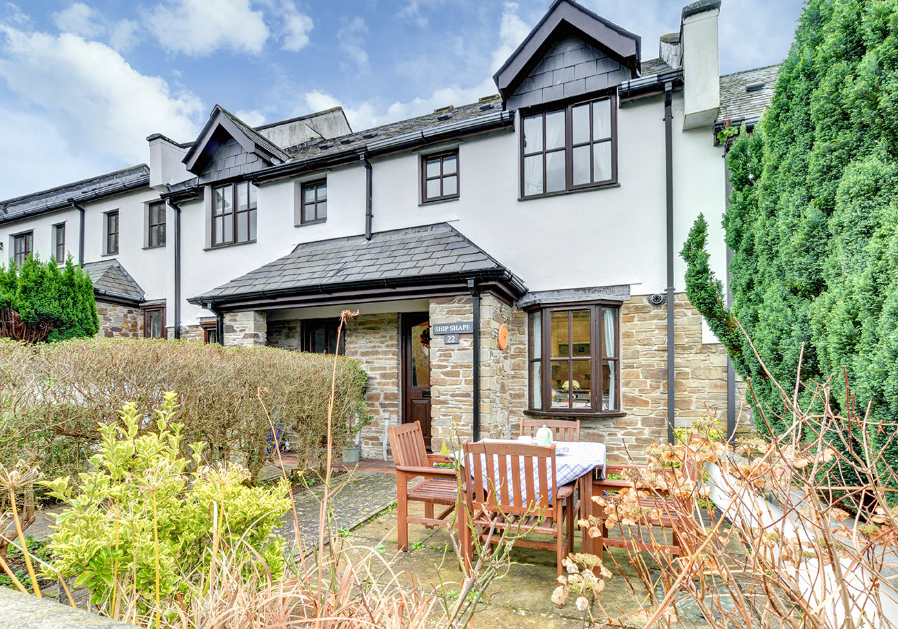 Ship Shape cosy holiday cottage in seaside harbour of Padstow exterior.jpg