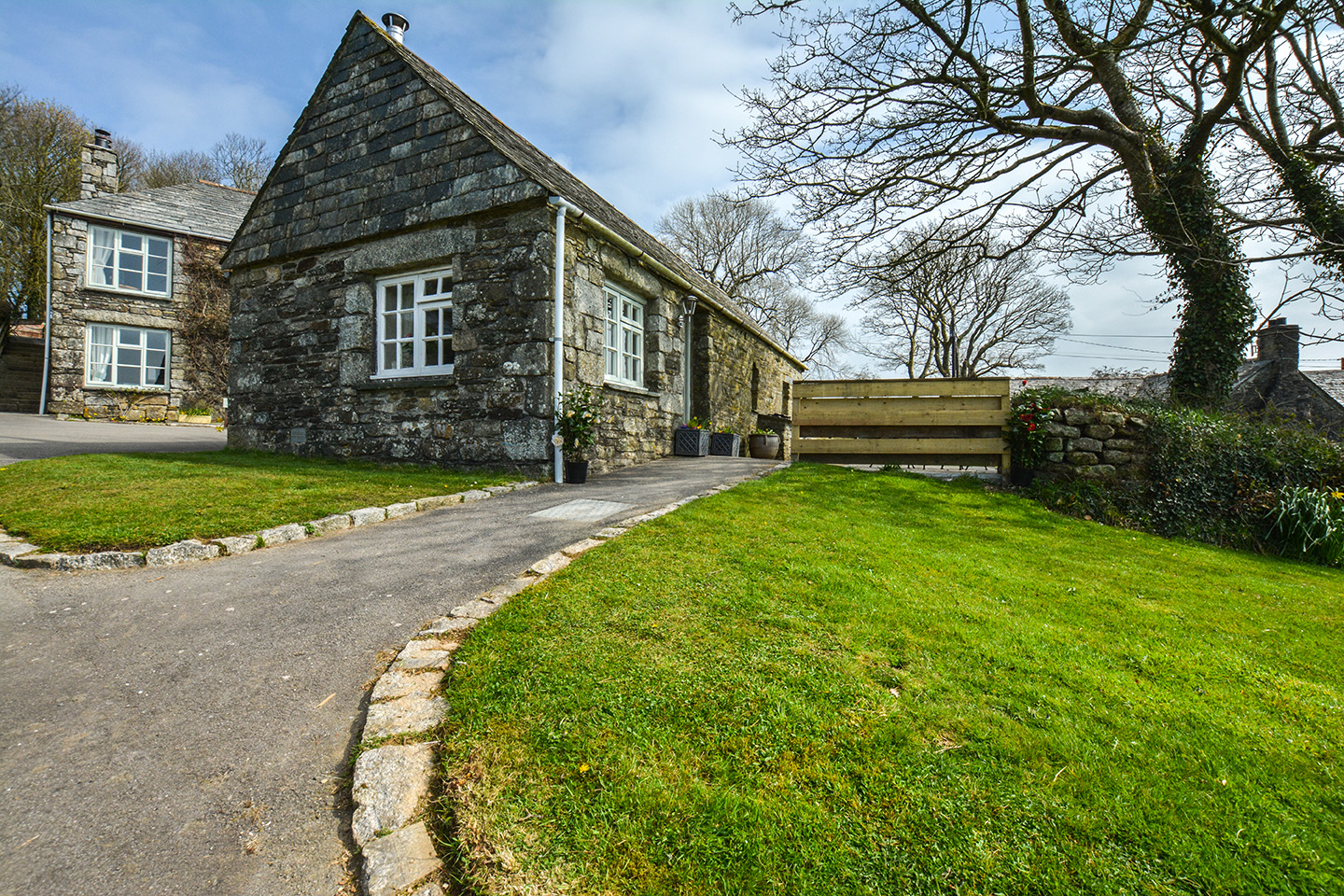 The outside of Jingles luxury self catering holiday cottage at Penrose Burden in North Cornwall near Bodmin Moor03.jpg