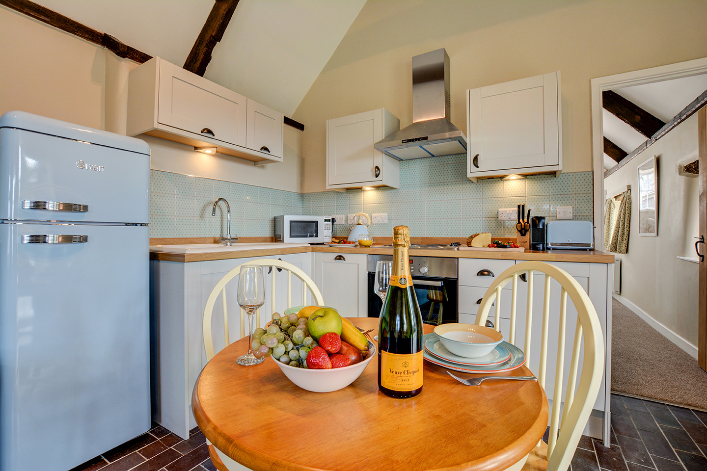 The kitchen diner at Jingles luxury self catering holiday cottage at Penrose Burden in North Cornwall near Bodmin Moor01.jpg