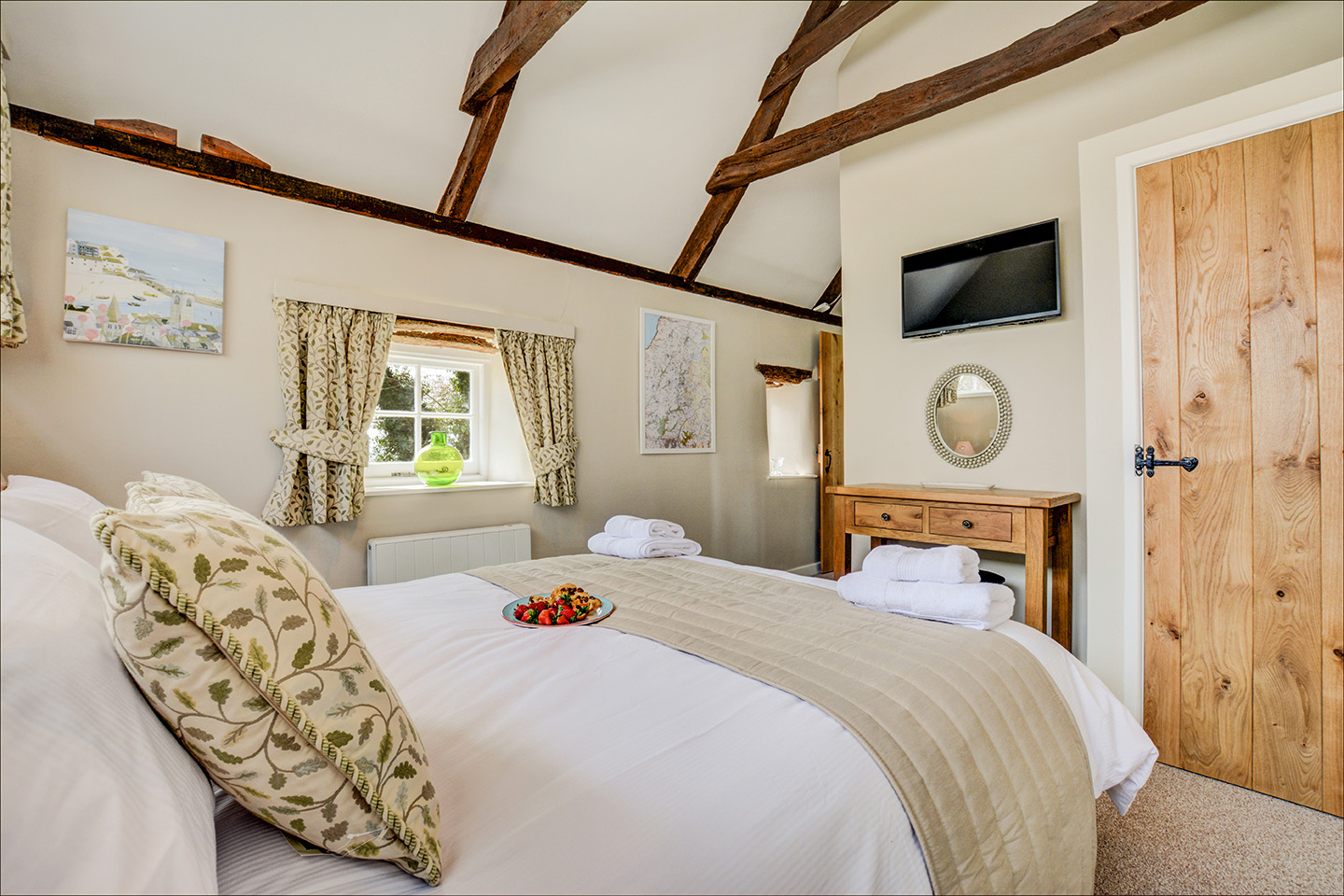 The bedroom at Jingles luxury self catering holiday cottage at Penrose Burden in North Cornwall near Bodmin Moor03.jpg