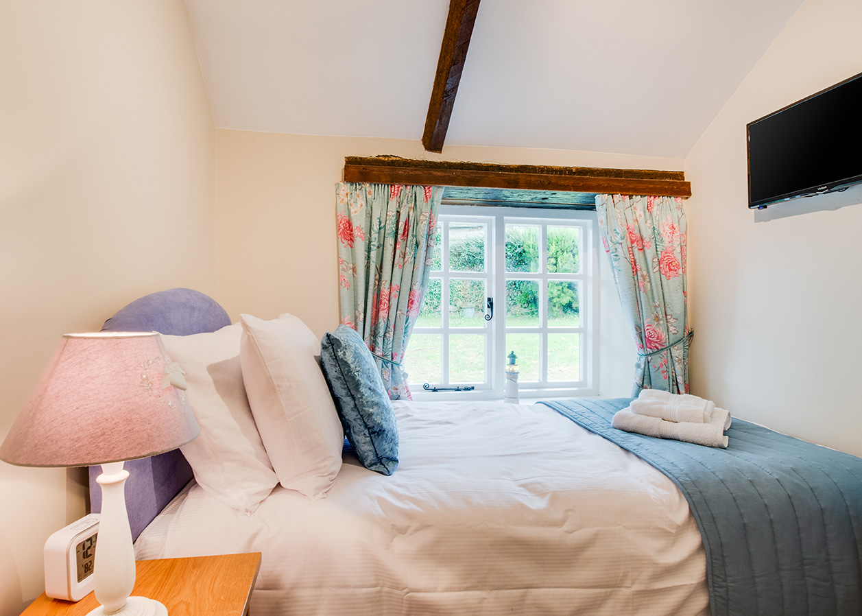 The single bedroom of Snappers luxury self catering converted barn holiday cottage at Penrose Burden in North Cornwall 01.jpg
