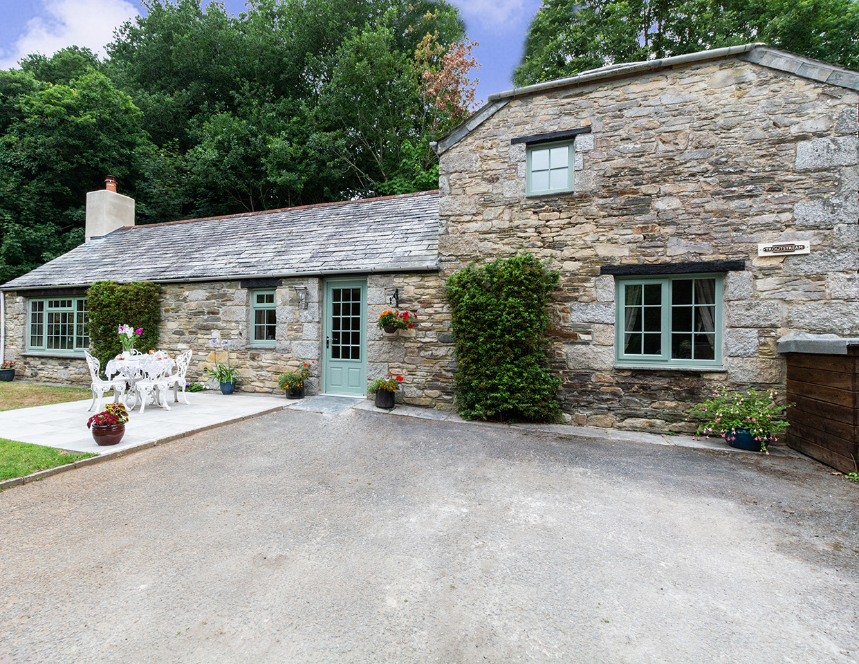 The exterior of Troutstream luxury self catering converted barn holiday cottage at Penrose Burden in North Cornwall 02.jpg