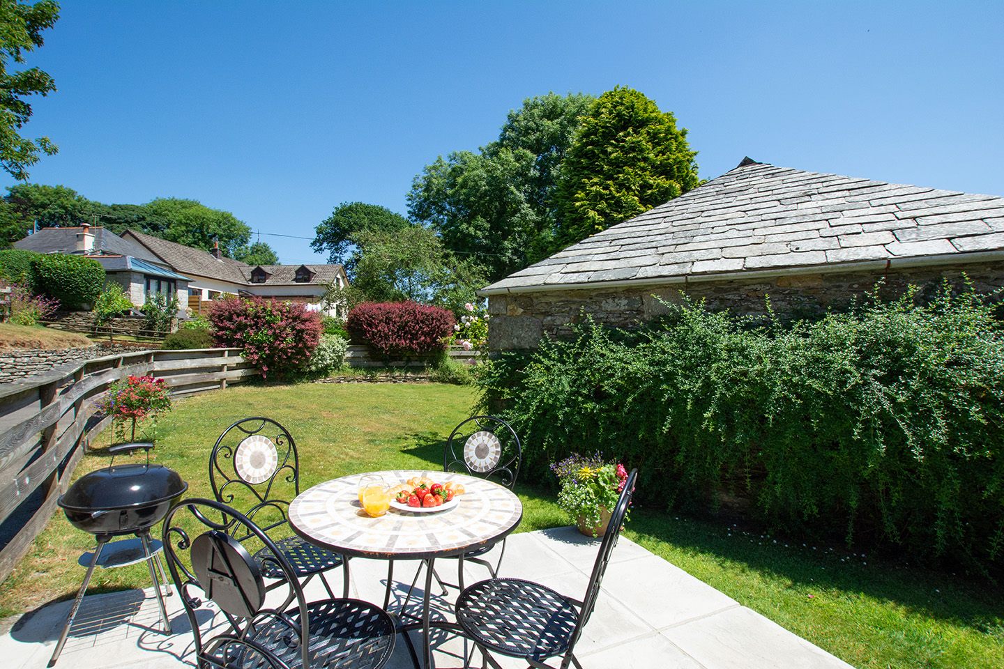 The exterior of Goosehill luxury self catering converted barn holiday cottage at Penrose Burden in North Cornwall 02.jpg