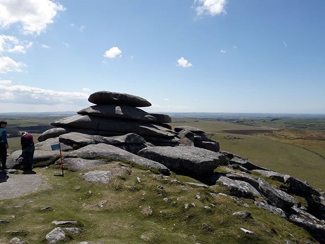 Today I walked the Tors of Bodmin moor as part of a charity event. It's absolutely stunning and worth a visit whilst staying @penroseburden .
.
.
.
#tors #roughtor #walking #moor #cornwall #cornishhorizons #cornishlife