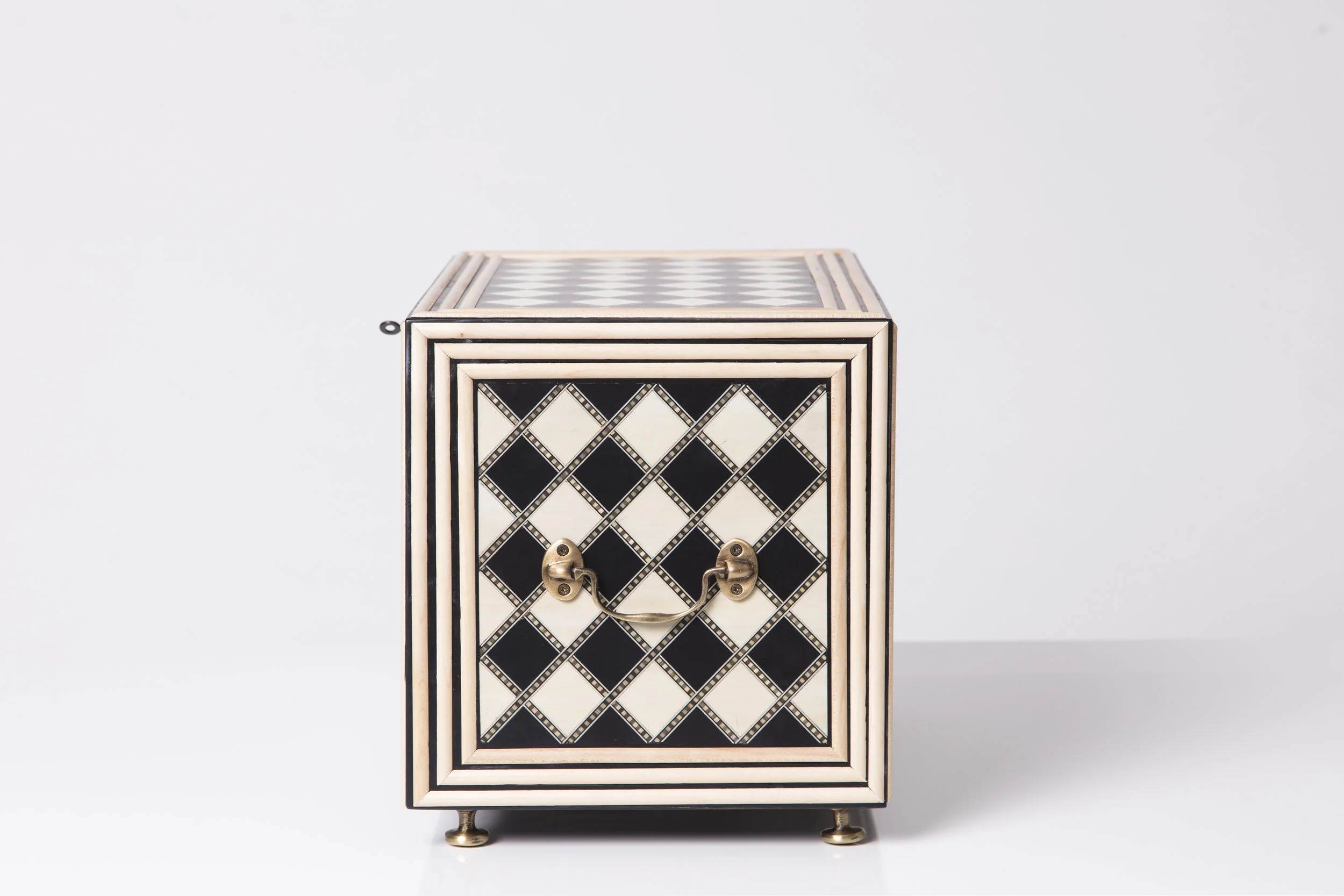 Sibylle Tarazi_Curiosity Cabinets_Oh Boy!_Side_2017.jpg