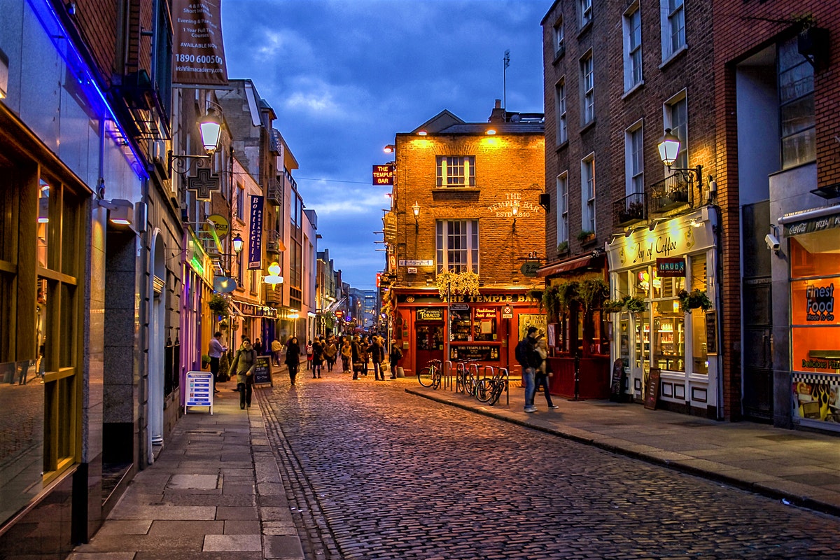 stock-photo-temple-bar-district-in-dublin-at-night-100904953 .jpg