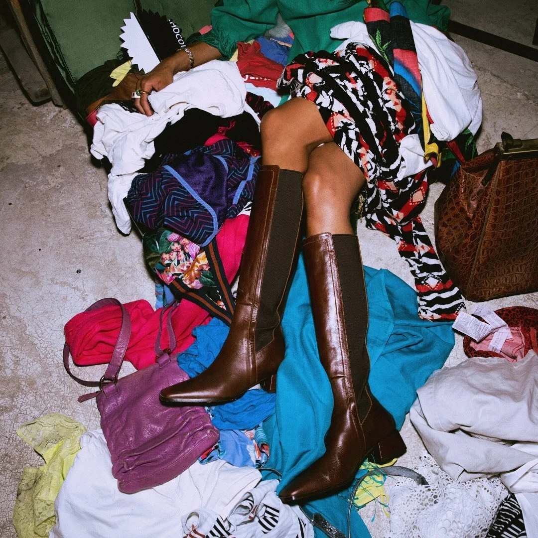 Black Friday! 

Do we need more shit?

Tijdens de black Friday dagen of weken tegenwoordig.. worden we dood gegooid met aanbiedingen, koopjes en meer meer meer voor minder. We worden verblind door al die stuntprijzen en hebben geen zicht meer op waar