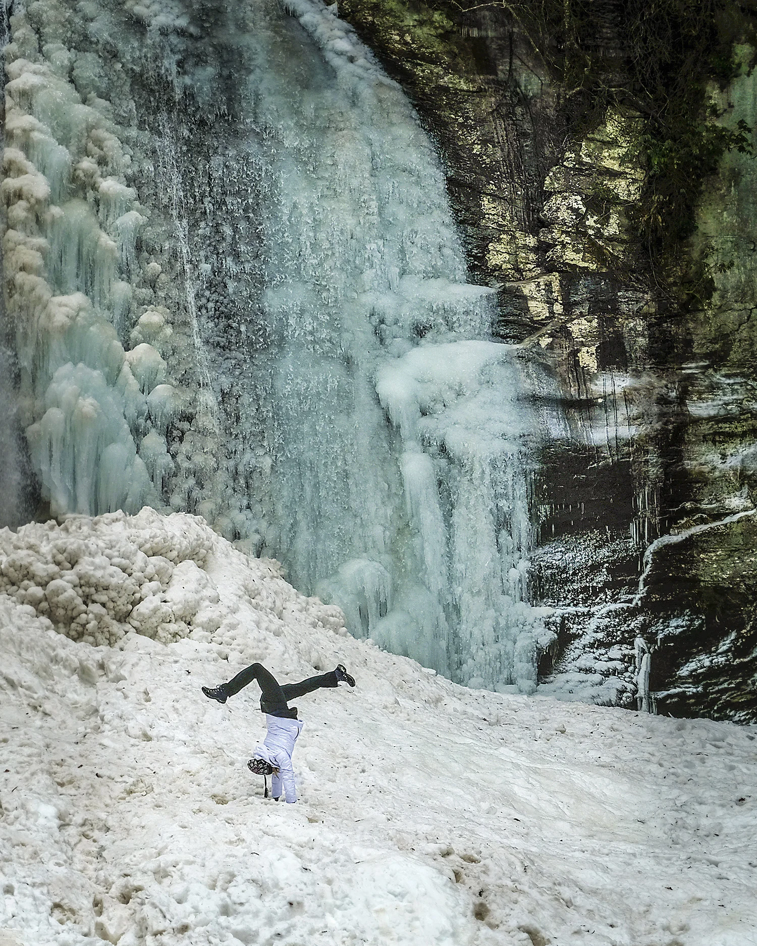 Handstand-31483148.jpg