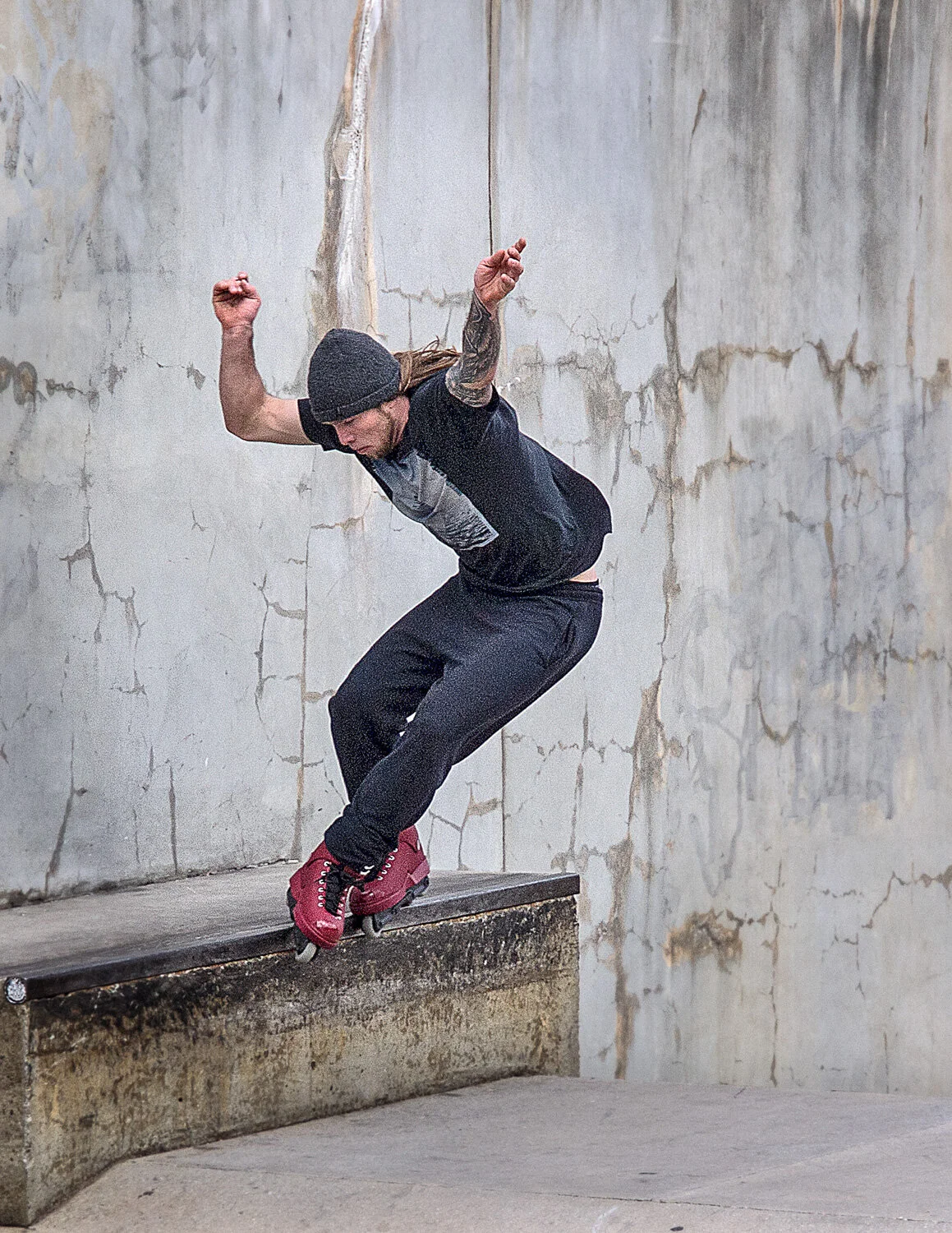RollerBlader-b_C188353.jpg