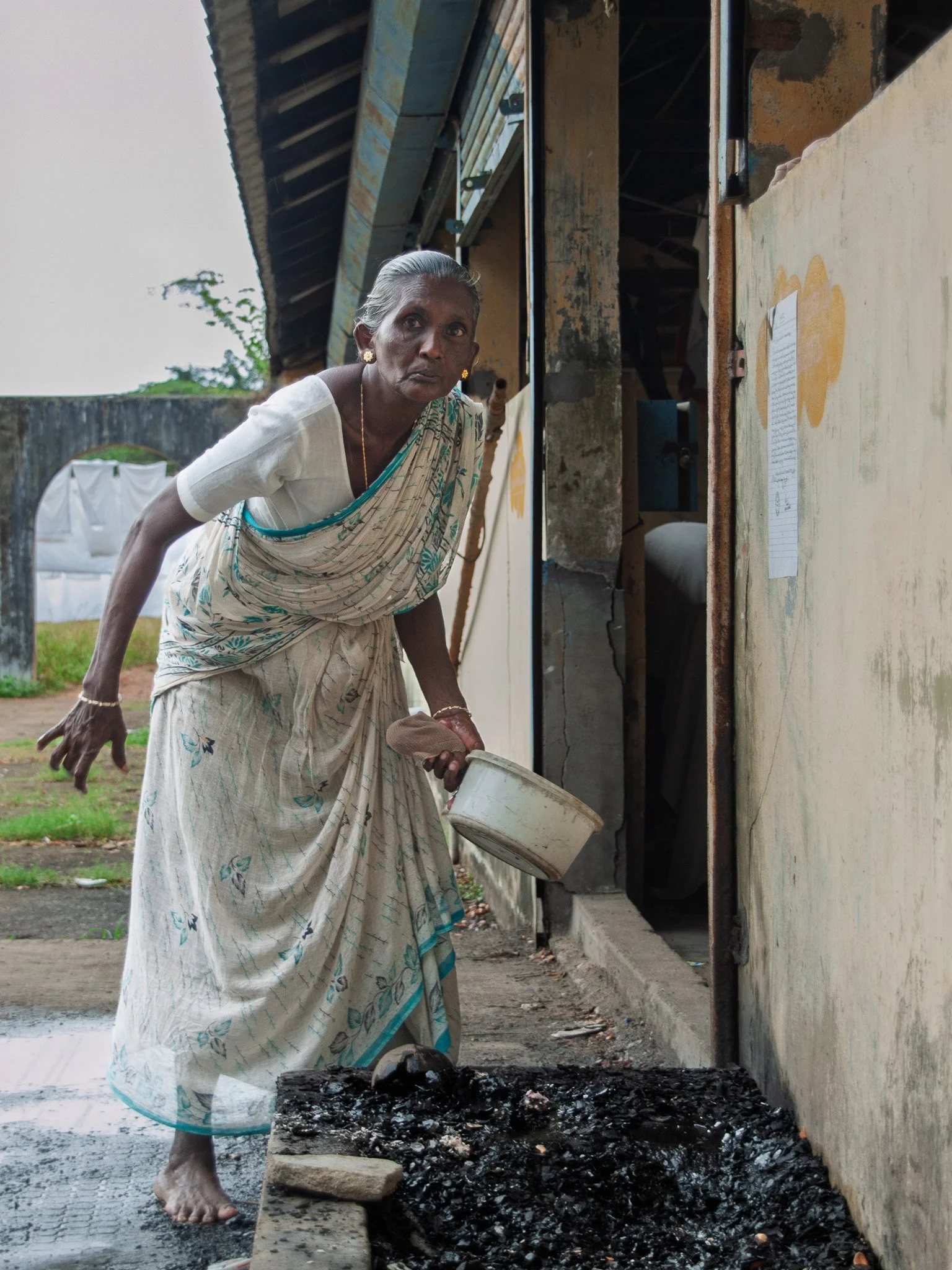 Woman@Laundry_B093347-Edit.jpg