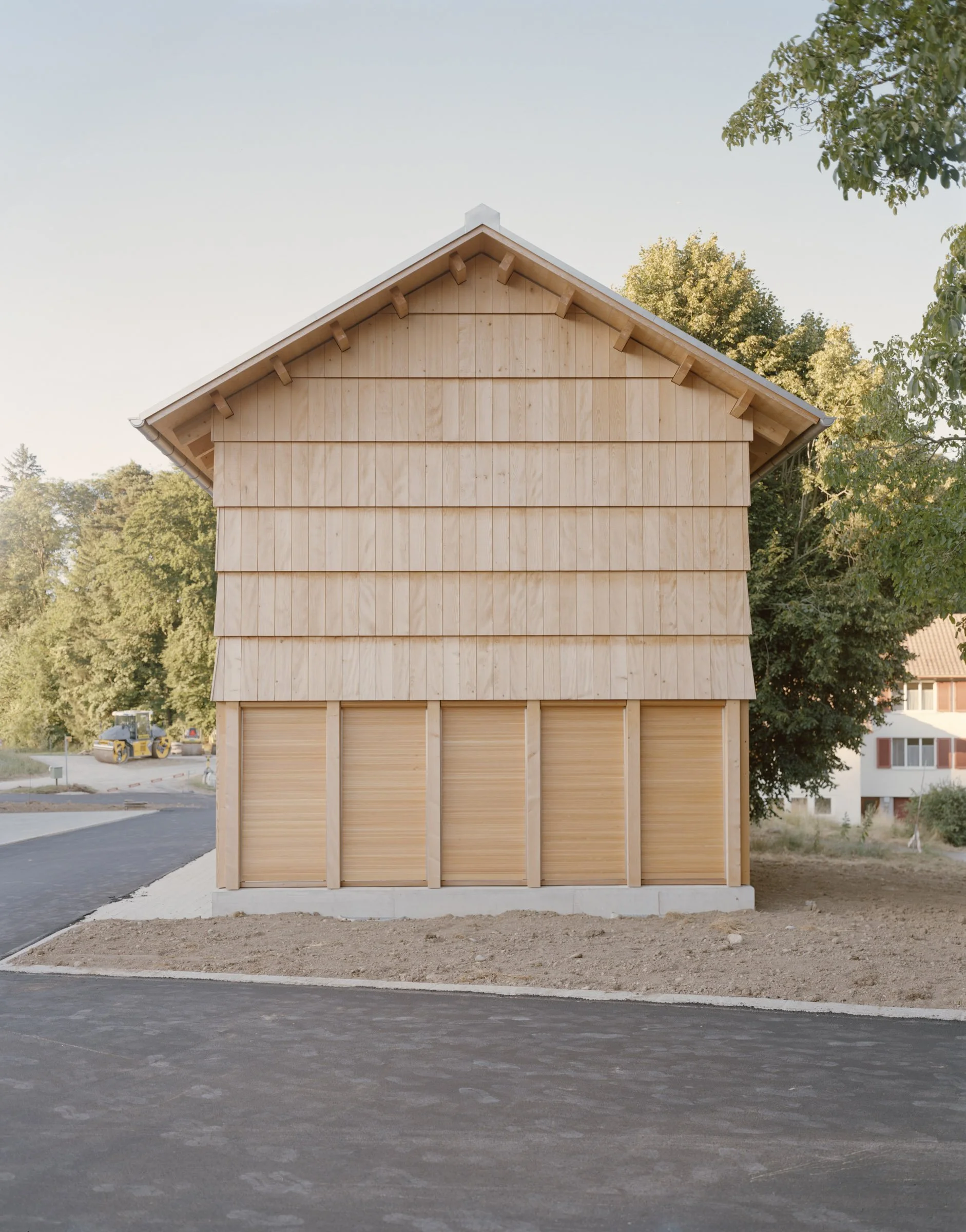 Roggo und Widmer_Kalchrain_Offenfrontstall und Nebengebäude_Low-Res-13.jpg