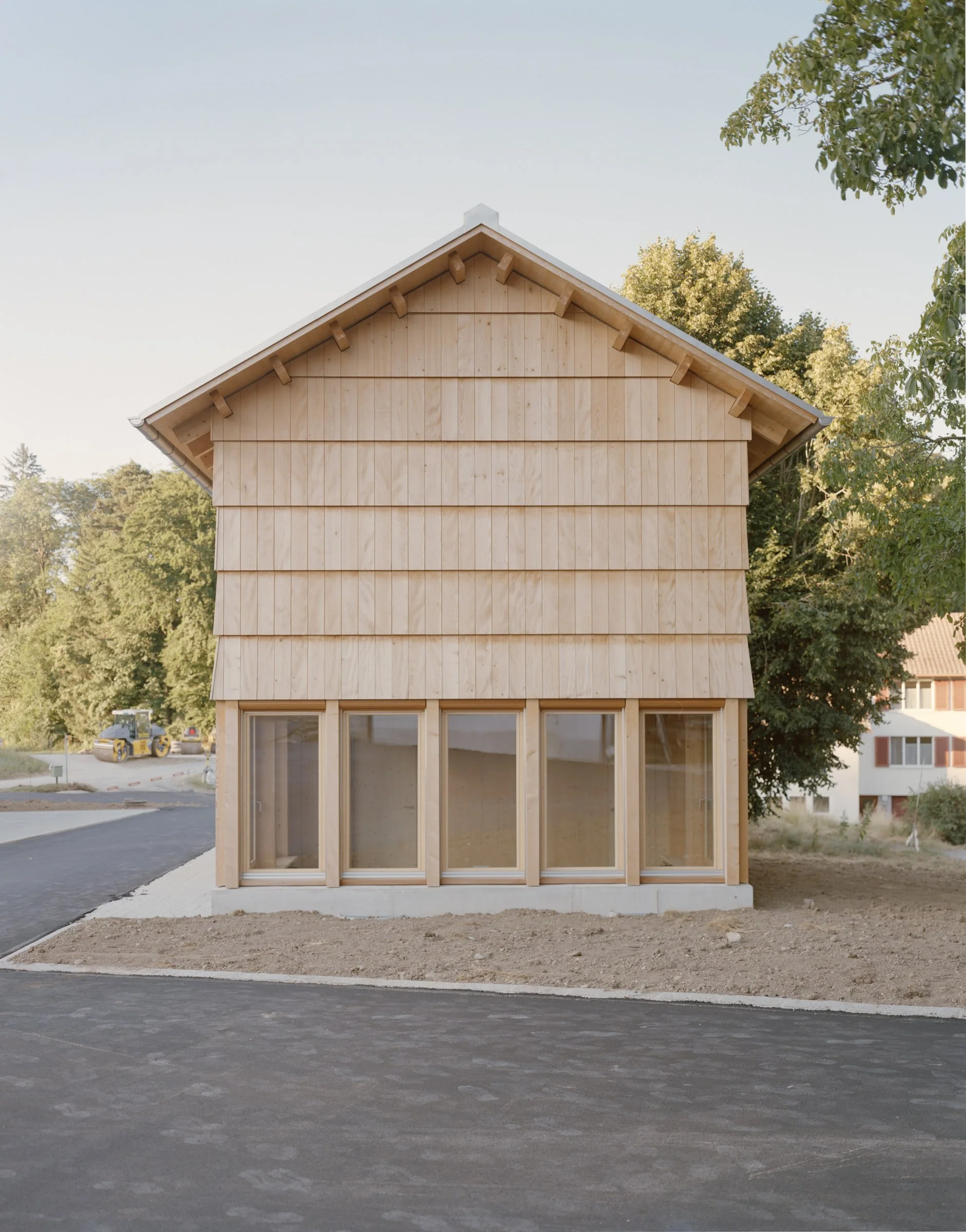 Roggo und Widmer_Kalchrain_Offenfrontstall und Nebengebäude_Low-Res-14.jpg