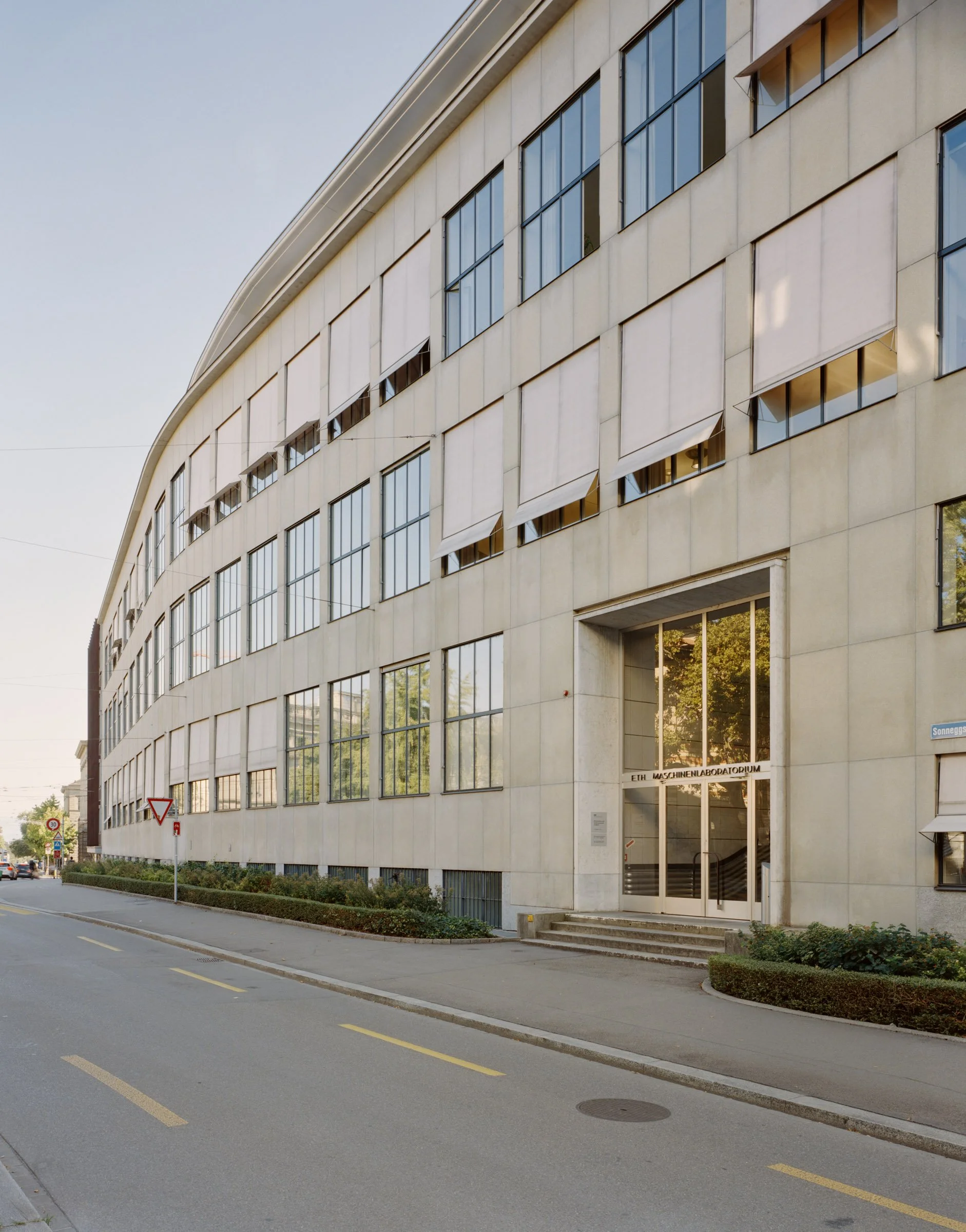 Roggo Widmer_ETH Zürich ML Maschinenhalle_Low-Res-55.jpg