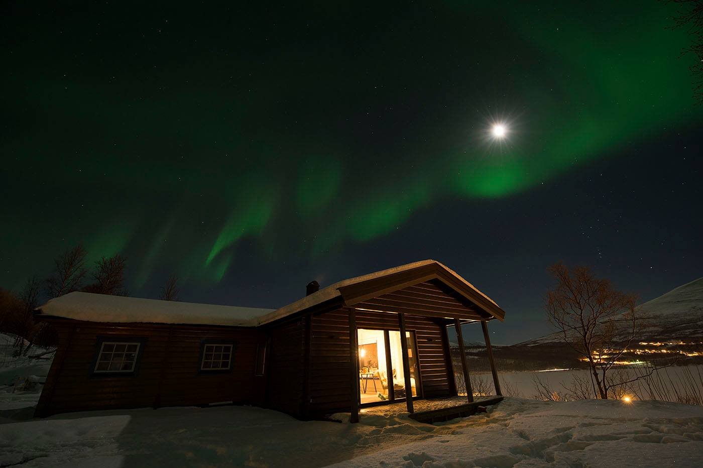 Top Airbnb Retreats to Witness the Northern Lights in 2024