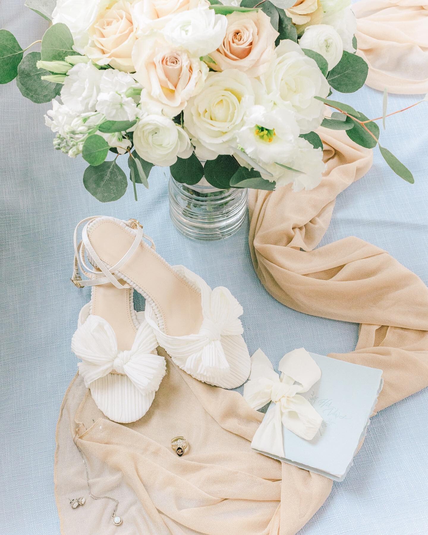 Classically Charleston details: cream + white with a touch of beige + blue.