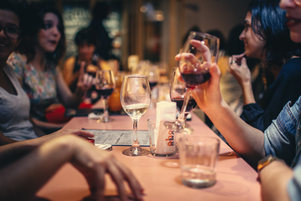 Niet essentieel spectrum Cirkel Hoeveel wijn moet je inslaan voor een feestje? | by Esmee Langereis 🍷🧃