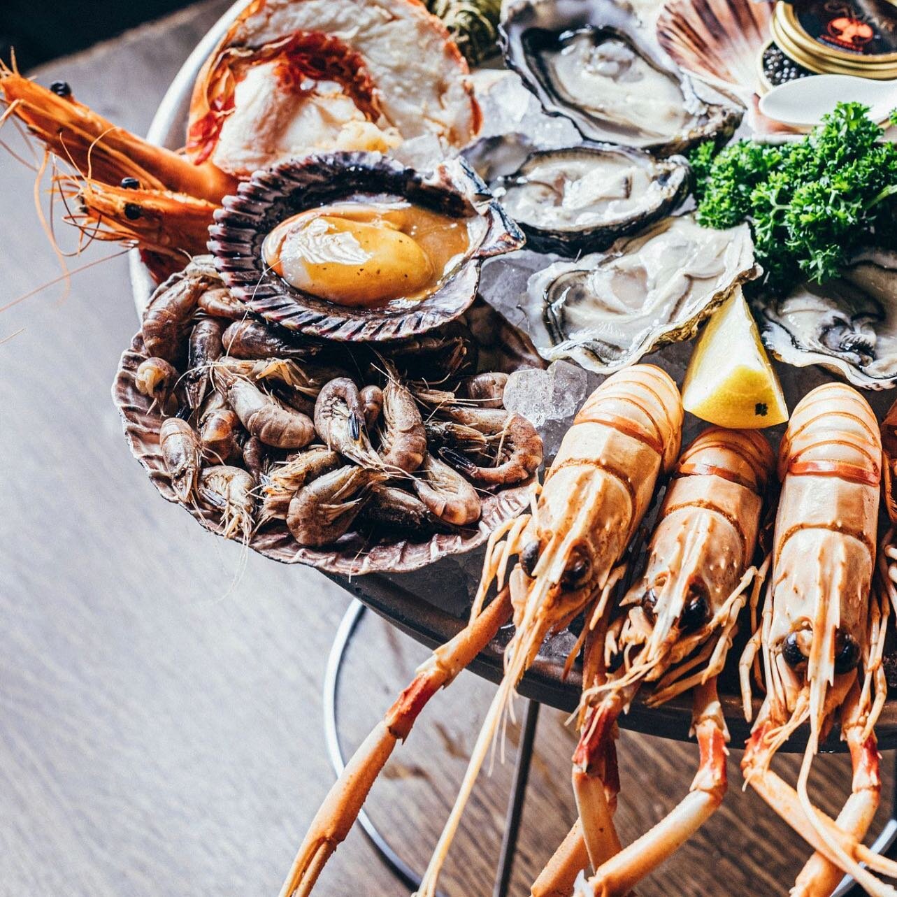 Plateau fruits de mer, what you sea, is what you get.

Ook mogelijk in Take-Away 🎄 🦞 🦪 🦀 
Bestellen via 050/41.10.35 of via oesterput.com 📲 
#oesterput #takeaway